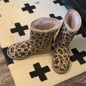 UGG Classic Short II Leopard Print, Suede, Wool Lined